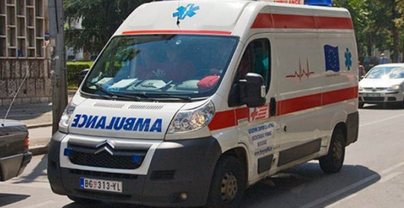 Sa terase zgrade palo dijete