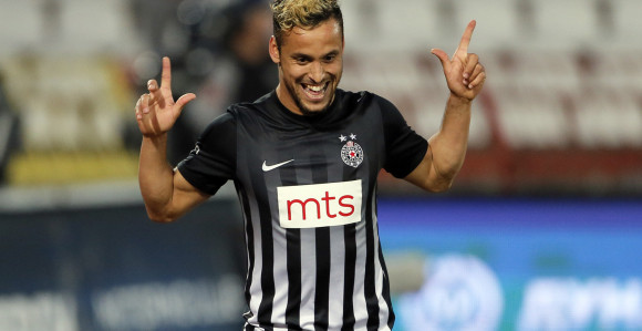 Navijači Al Ahlija slave Leonardov potpis!