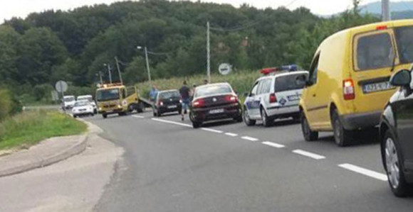 Trudnica vozilom udarila u banderu