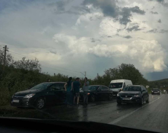 Nevrijeme: Više vozila oštećeno