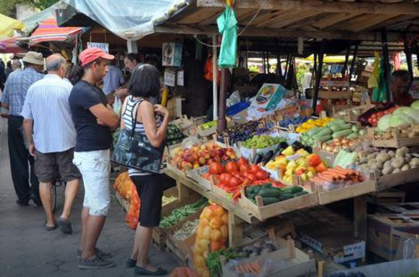 Bijeljina: Voće i povrće kupuju na komad