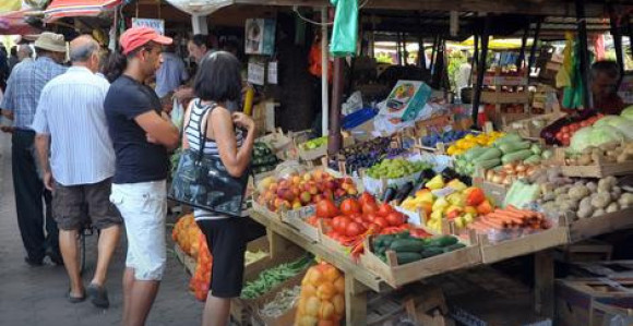 Bijeljina: Voće i povrće kupuju na komad