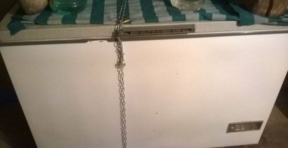 Zaključala frižider kako otac ne bi jeo