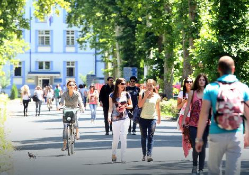 Novac zadržali, o povratku ne misle