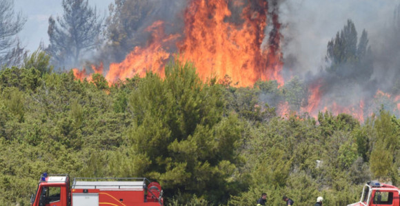 Požari ugrožavaju kuće u Dalmaciji