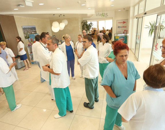 RS: Medicinari traže veće plate i bolje penzije