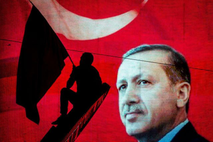 Kako je jedan poziv spasio Erdogana