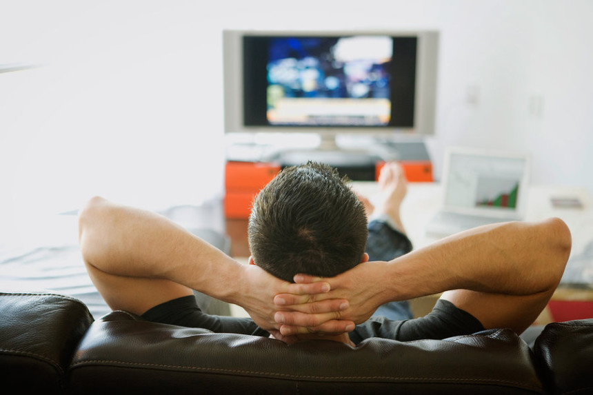 Дуго гледање телевизије може озбиљно да угрози здравље