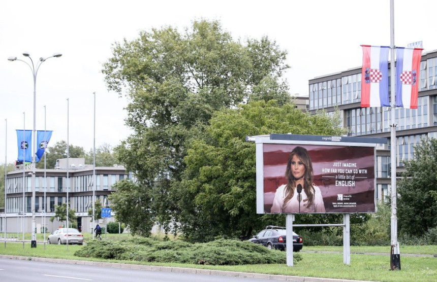 Uklonjen sporni plakat Melanije