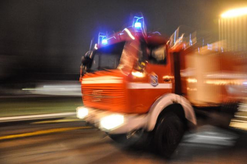 Пожар у Београду прогутао 10 барака