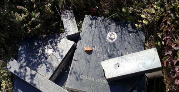 Vandalski napad na srpsko groblje