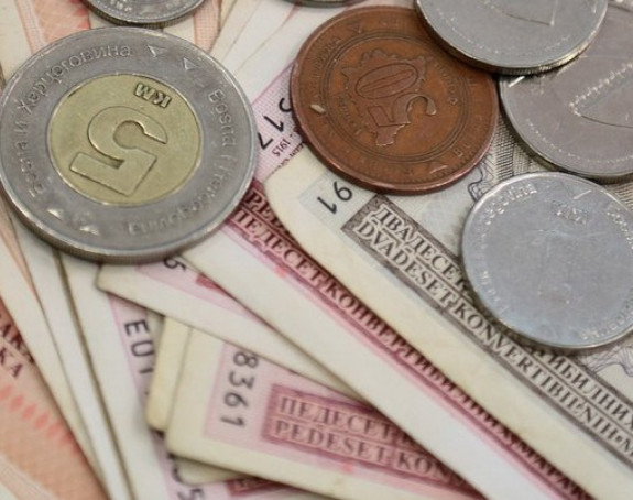 Преварили 23 институције у РС