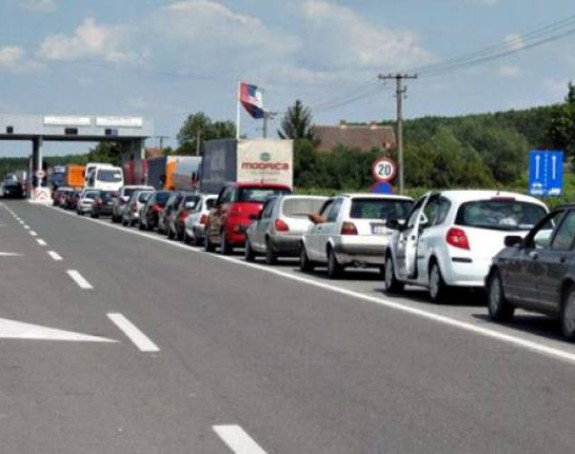 Na prelazima čeka se do 50 minuta 