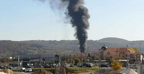 Crni dim iznad banjalučkog naselja Lazarevo