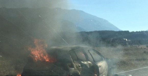 Izgorio automobil u vožnji, nema povrijeđenih