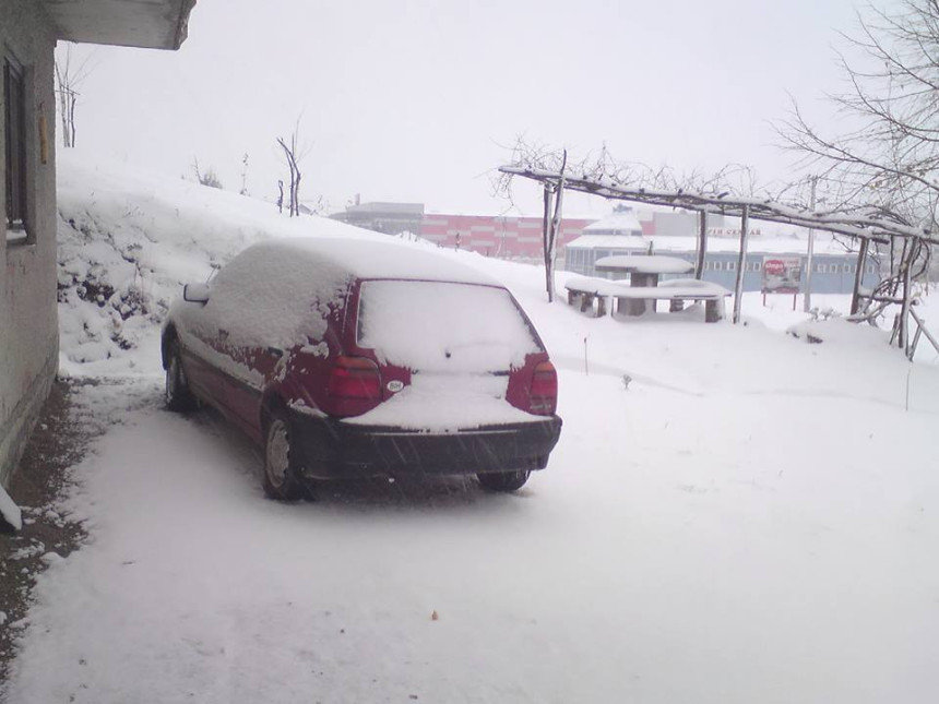 Prvi snijeg u BiH: Pahulje prekrile Cazin