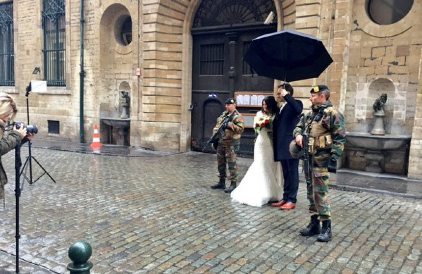 Белгија: Вјенчање у пратњи  војника