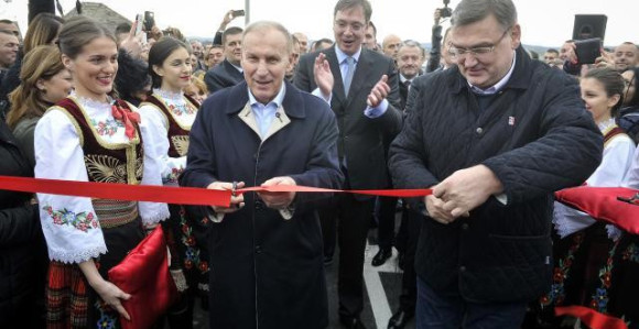 Džajiću pored kuće prošao asfalt