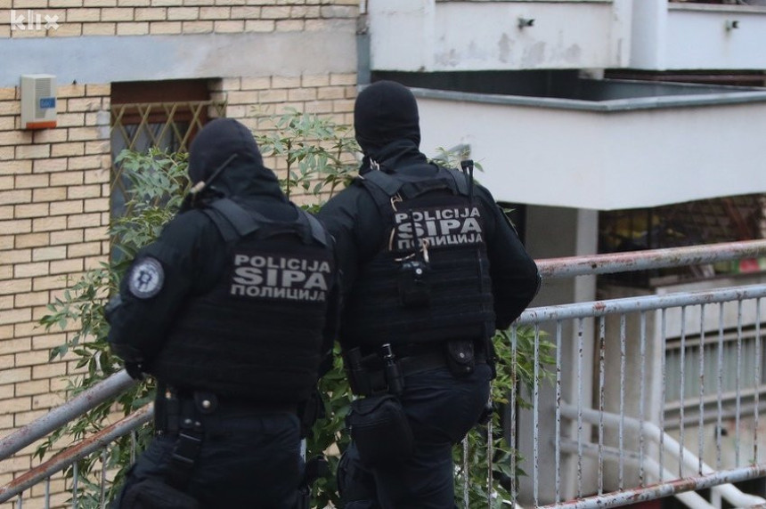 SIPA pretresla privatni sef u Unikredit banci