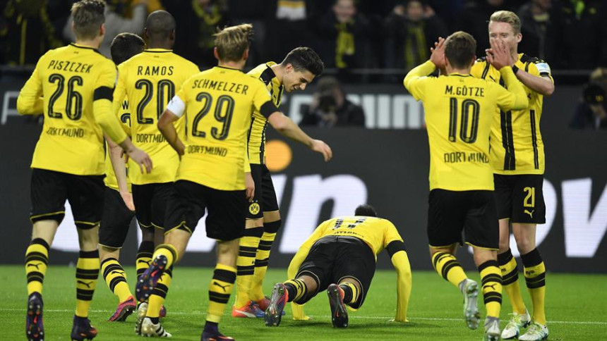 Video: Obamejang objasnio zašto je radio sklekove protiv Bajerna...