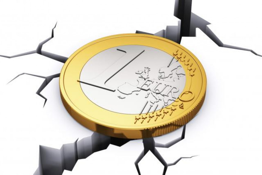 Prognoze: Evro će da "tone" kamata da raste