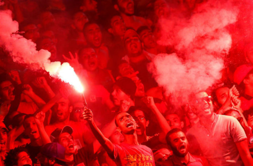 Revolucija - Brondbi PRAVI BAKLJE za svoje navijače!