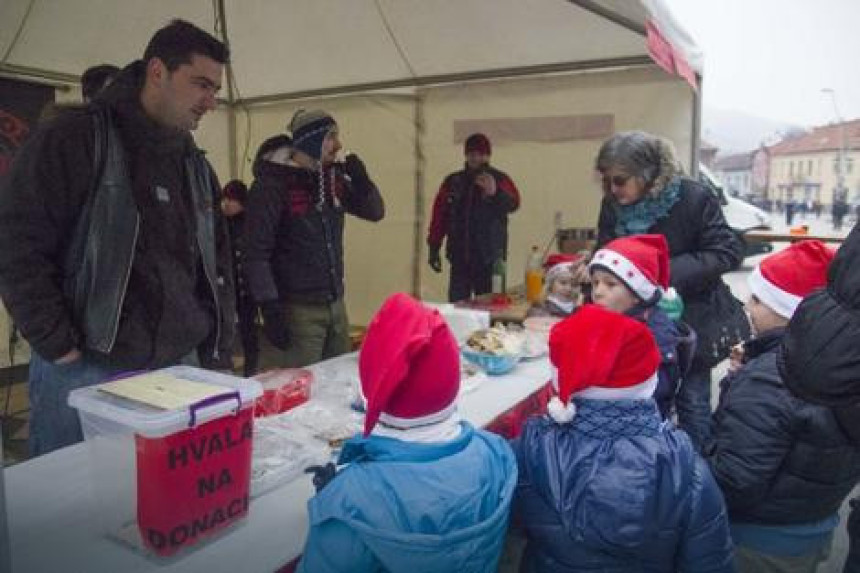 Bajkeri prodaju kolače za paketiće