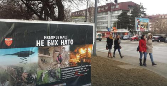 Postavljeni plakati  "NE BIH NATO"
