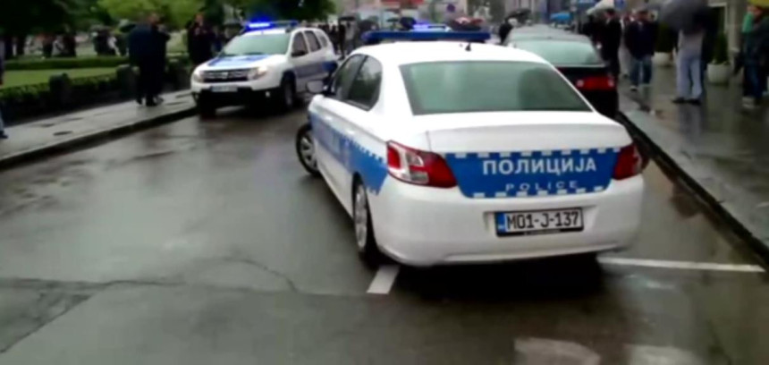 Hapse se carinici i policajci