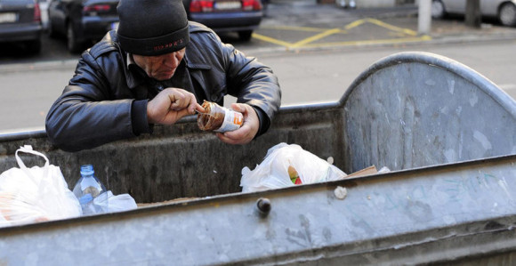 Sit gladnom, ipak, ne vjeruje
