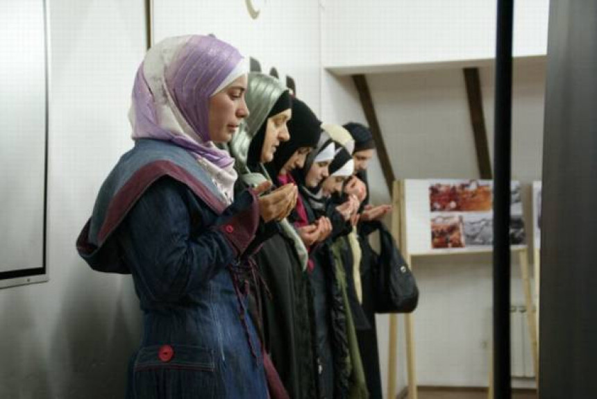 Pritisci da se hidžab vrati u institucije BiH