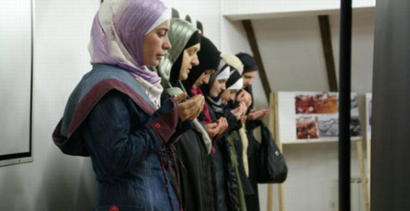 Pritisci da se hidžab vrati u institucije BiH
