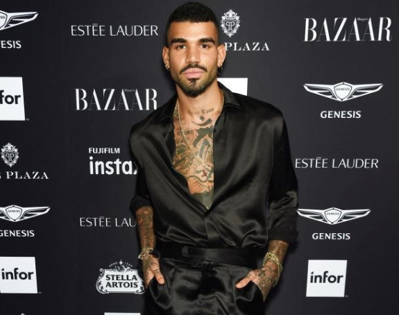 Sin legendarnog muzičara prijetio da će aktivirati bombu u avionu