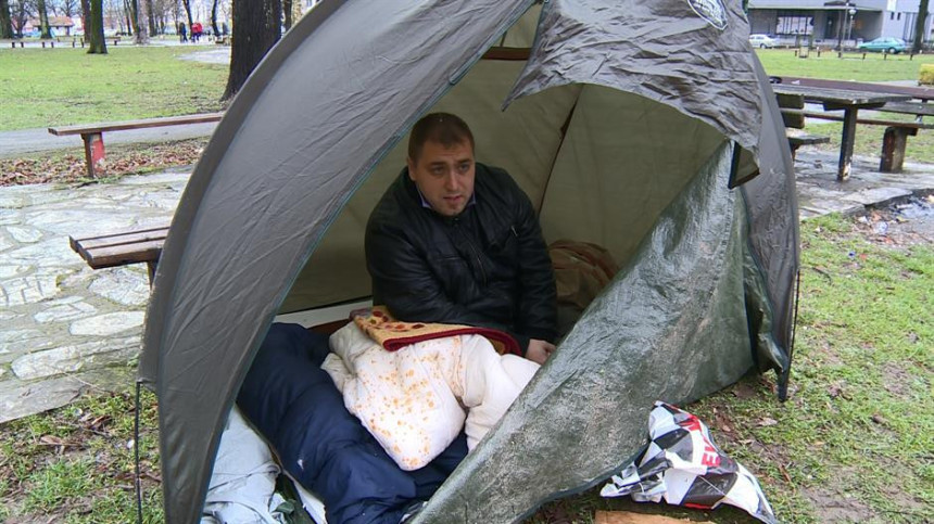 Sin poginulog borca nastavlja štrajk glađu