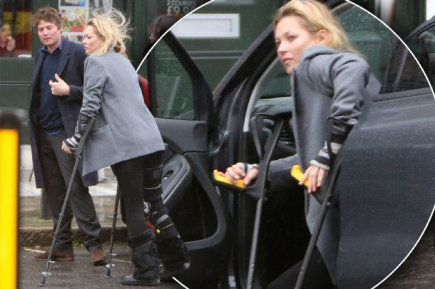 Kejt Mos završila u bolnici