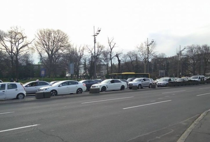 Štrajk taksista izazvao kolaps u Beogradu
