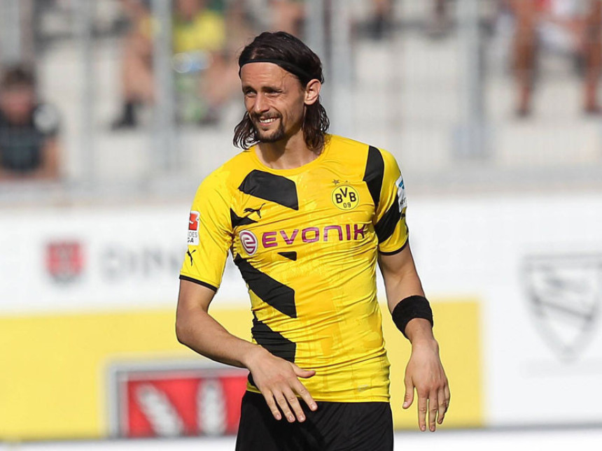 Sokratis povređen, šansa za Subotića!