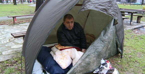 Sin poginulog borca nastavlja štrajk glađu