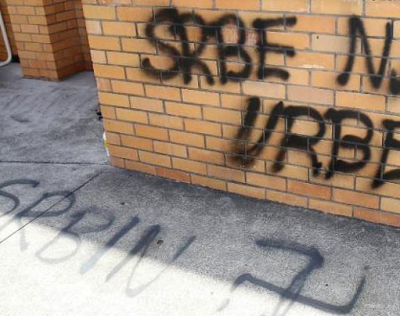 Australija: Uvrijedljivi natpisi na zidu crkve