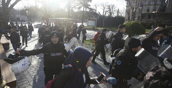 Racije u Istanbulu: Uhapšeno 35 lica