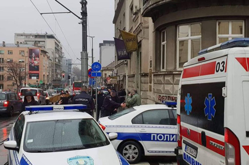 Muškarac pucao u kolegu