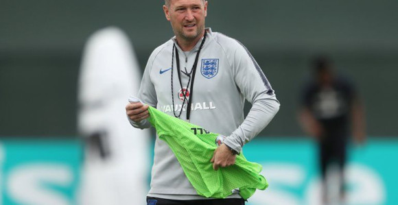 Čelsi i novi trener - Holand iskočio u prvi plan!