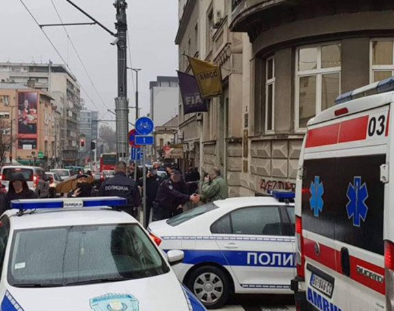 Muškarac pucao u kolegu 