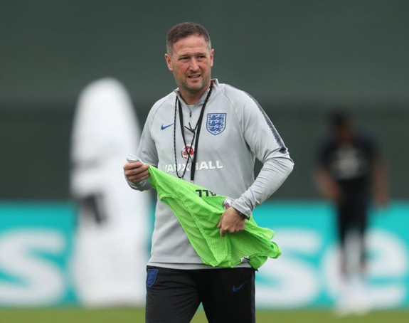 Čelsi i novi trener - Holand iskočio u prvi plan!