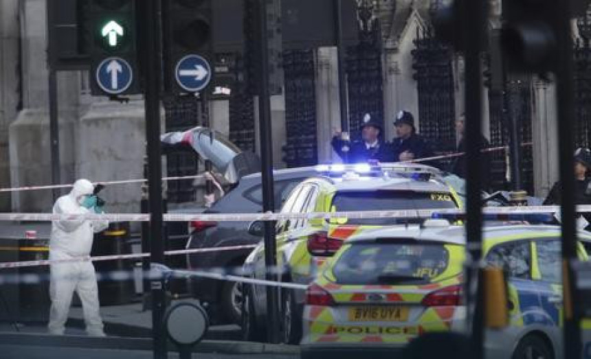 Tramp i Mej se čuli telefonom