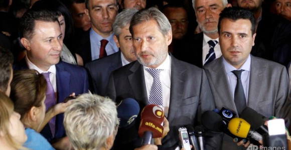 Političari, ne igrajte se vatrom!