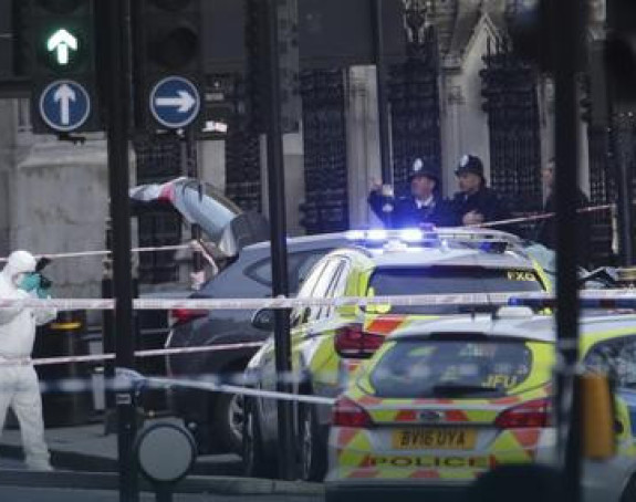 Tramp i Mej se čuli telefonom