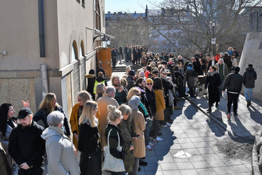 Građani napravili obruč oko džamije