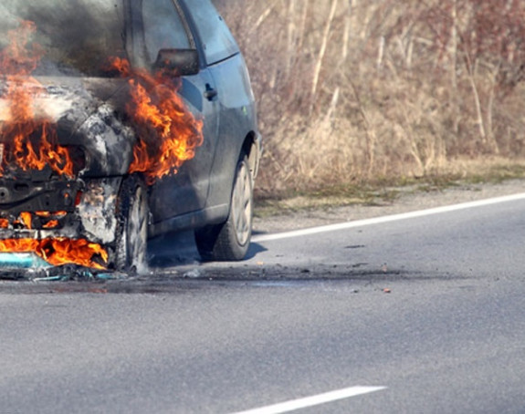 „Fiesta“ Goce Božinovske izgorjela u kanalu pored puta