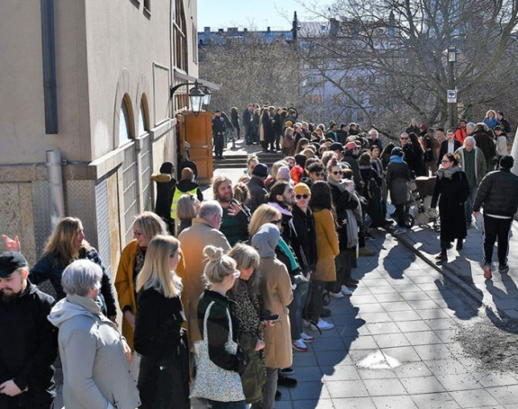 Građani napravili obruč oko džamije